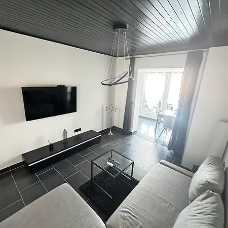 Vernissage Apartment *